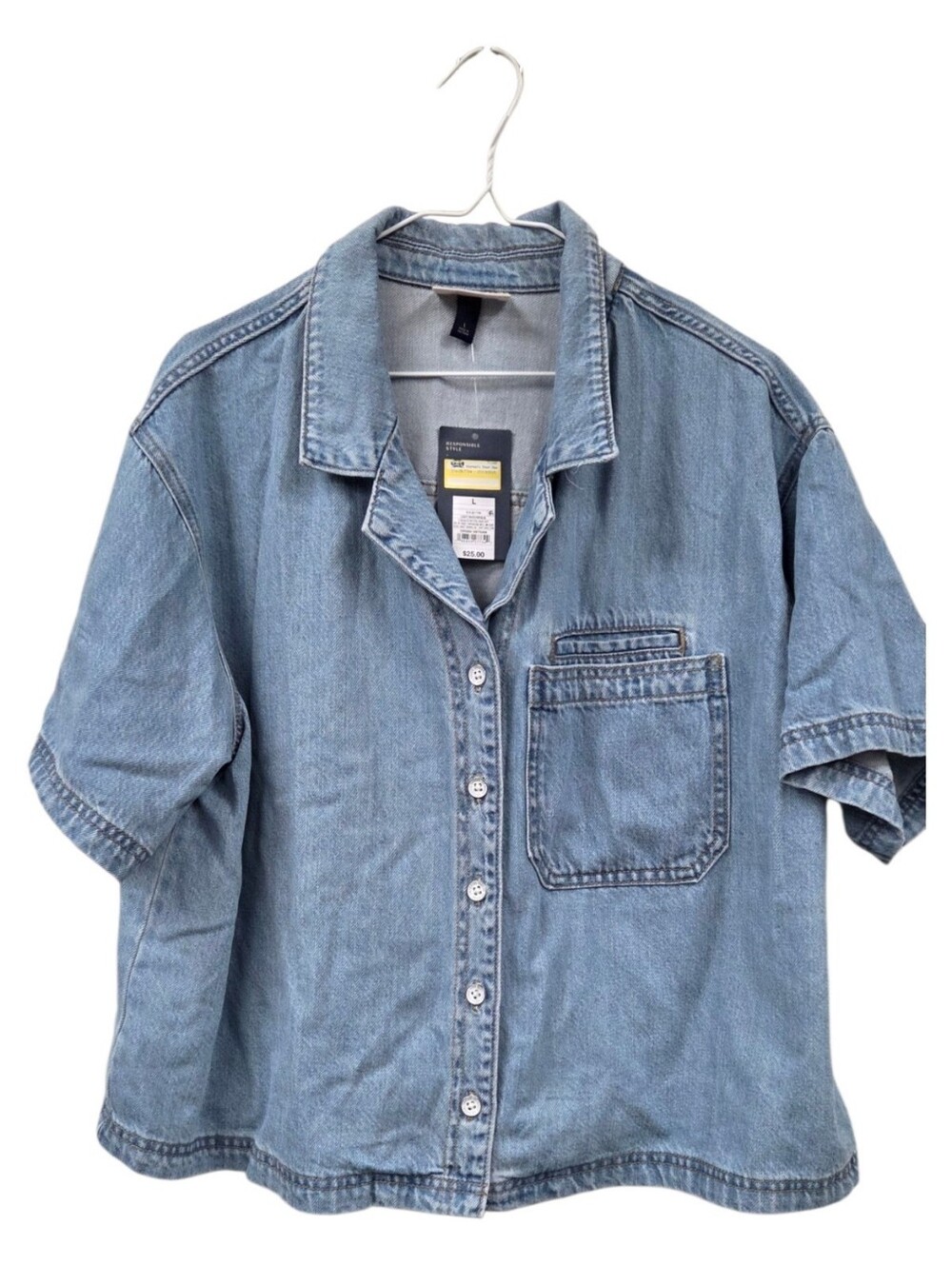 Universal thread NWT large Casual Light Blue Denim Short-Sleeve Shirt